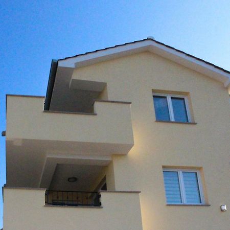 Apartmani Marin Vrbnik Exterior foto